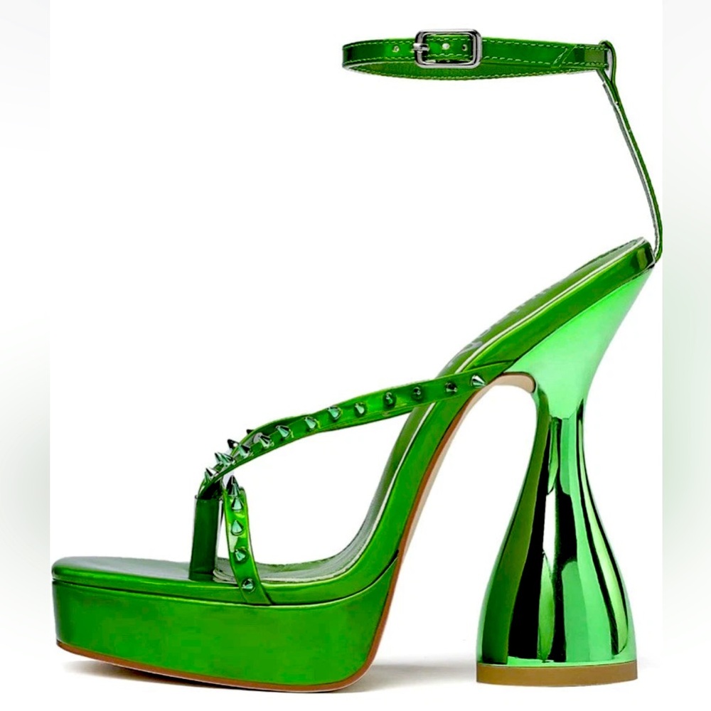 Vivianly Green Platform Heels, Size 9, brand NEW/NIB,comes with original dustbag